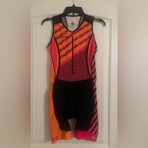 ZOCA Tri Fe Women's sleeveless Triathlon suit. Size L
Orange, pink, black